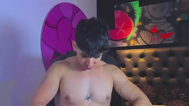 ISAAC CRYSTON online show from October 9, 2025, 7:36 pm