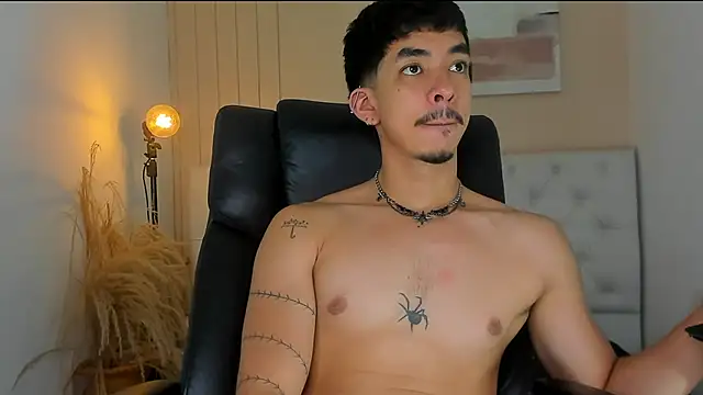 Snapshot of ISAAC_CRYSTON chatting on February 10, 2026, 8:41 pm ISAAC CRYSTON online show from February 10, 2026, 8:41 pm