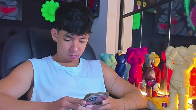 ISAAC CRYSTON online show from October 3, 2025, 8:10 pm