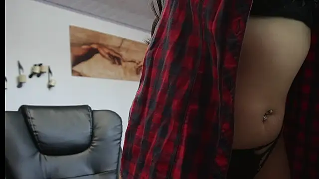 AliciaNess7 online show from September 12, 2025, 8:19 pm