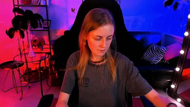 KiraMontoya online show from February 21, 2025, 5:42 pm