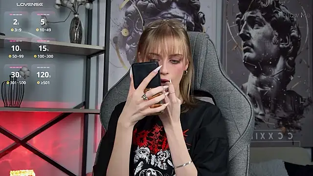 KiraMontoya online show from March 5, 2026, 2:52 am