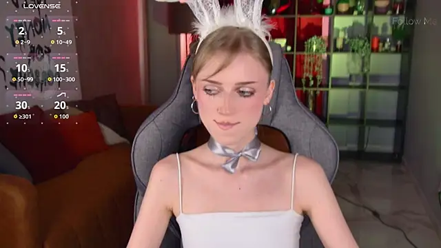 KiraMontoya online show from June 25, 2026, 3:28 pm