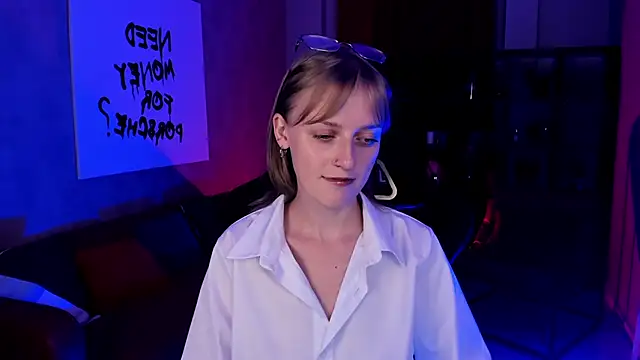 KiraMontoya online show from September 17, 2025, 8:33 pm