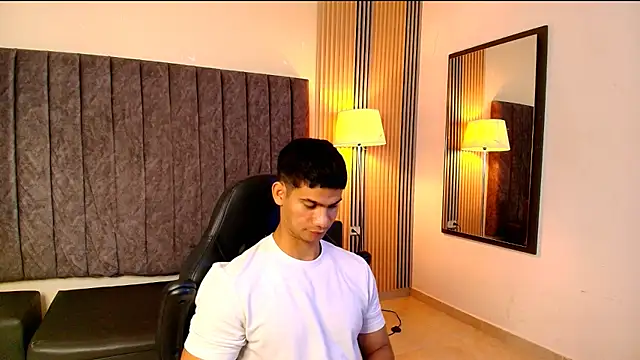 Snapshot of ANDRES_STUD chatting on August 1, 2026, 3:37 am ANDRES STUD online show from August 1, 2026, 3:37 am