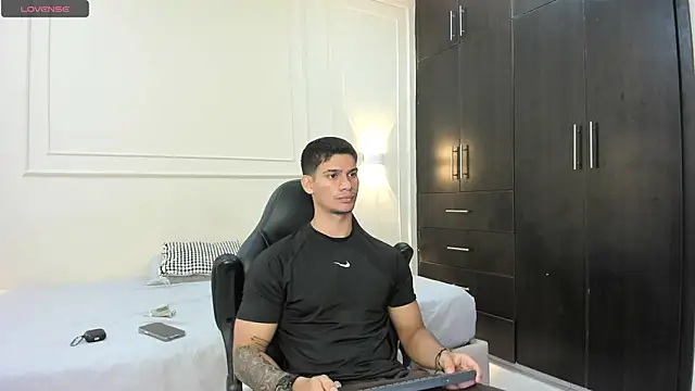 ANDRES STUD online show from May 6, 2026, 3:43 am