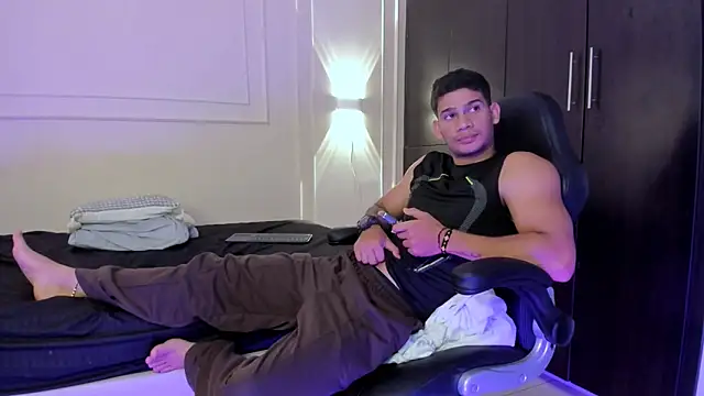 Snapshot of ANDRES_STUD chatting on June 5, 2026, 4:17 am ANDRES STUD online show from June 5, 2026, 4:17 am
