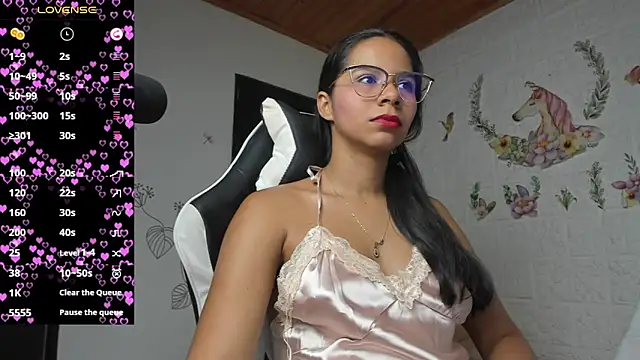 alisson hoffman05 online show from August 4, 2026, 6:34 pm