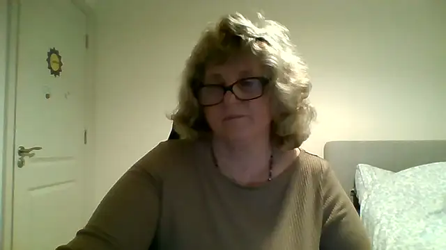 NoraJohnson6 online show from February 3, 2026, 6:40 am