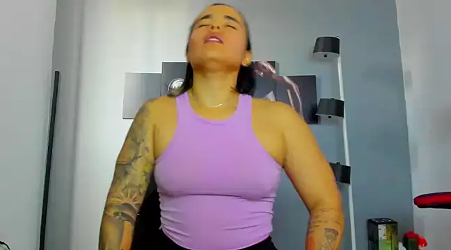 karlyjons12 online show from February 21, 2025, 3:43 pm