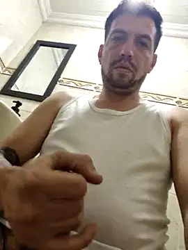 Snapshot of reyarturs13 chatting on February 6, 2025, 3:27 am reyarturs13 online show from February 6, 2025, 3:27 am