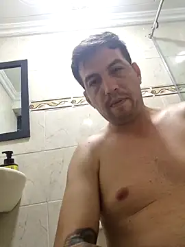 Snapshot of reyarturs13 chatting on February 18, 2025, 3:53 am reyarturs13 online show from February 18, 2025, 3:53 am