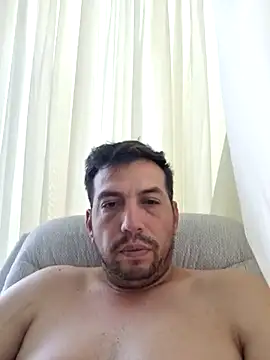 Snapshot of reyarturs13 chatting on February 13, 2025, 5:11 pm reyarturs13 online show from February 13, 2025, 5:11 pm