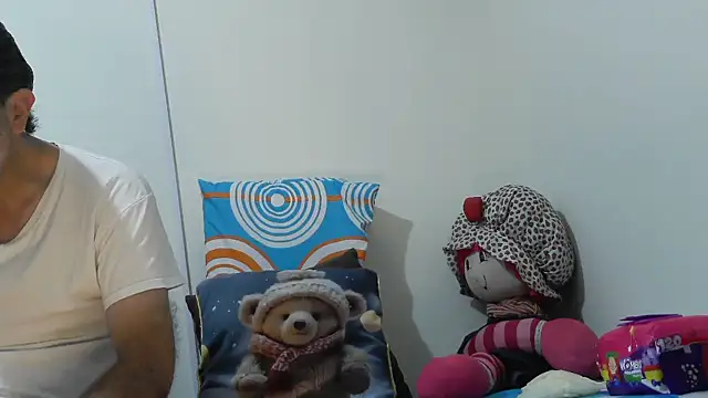 Snapshot of jeans_and_emma chatting on March 8, 2026, 1:33 am jeans and emma online show from March 8, 2026, 1:33 am