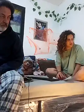 jeans and emma online show from October 14, 2025, 7:31 am