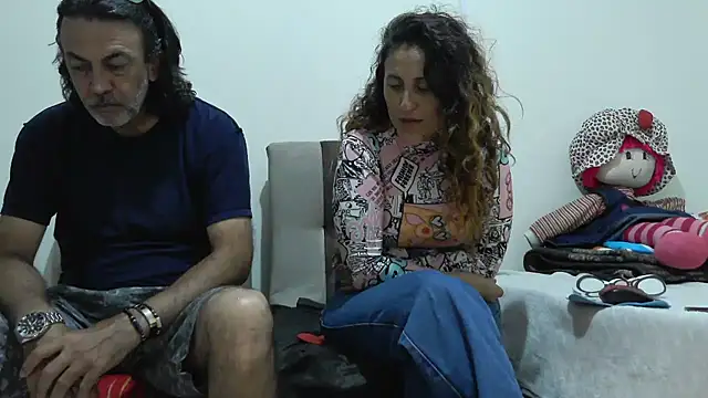 Snapshot of jeans_and_emma chatting on February 22, 2026, 12:35 am jeans and emma online show from February 22, 2026, 12:35 am