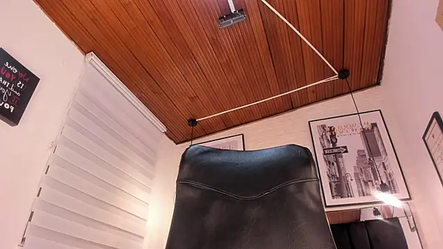 tylla  online show from September 20, 2025, 8:14 pm