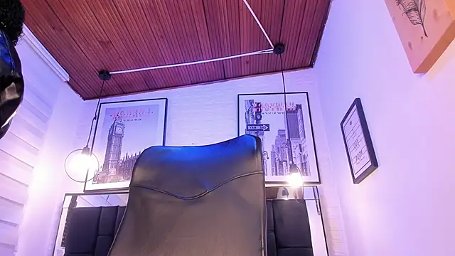 tylla  online show from October 2, 2025, 4:05 am