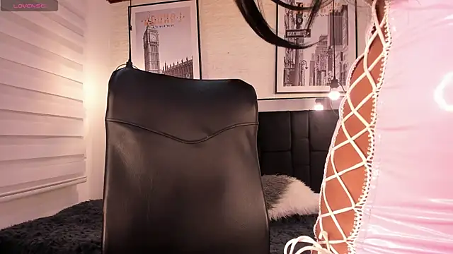 tylla  online show from October 24, 2025, 4:11 am