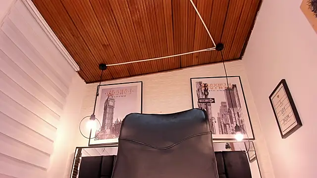 tylla  online show from October 10, 2025, 4:13 am