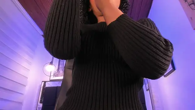 tylla  online show from October 7, 2025, 4:02 am