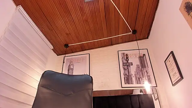 tylla  online show from October 8, 2025, 3:52 am