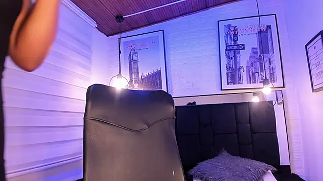 tylla  online show from October 15, 2025, 4:11 am