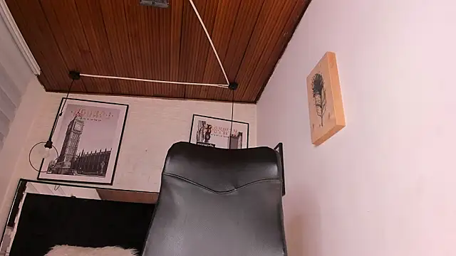 tylla  online show from February 2, 2026, 8:08 pm