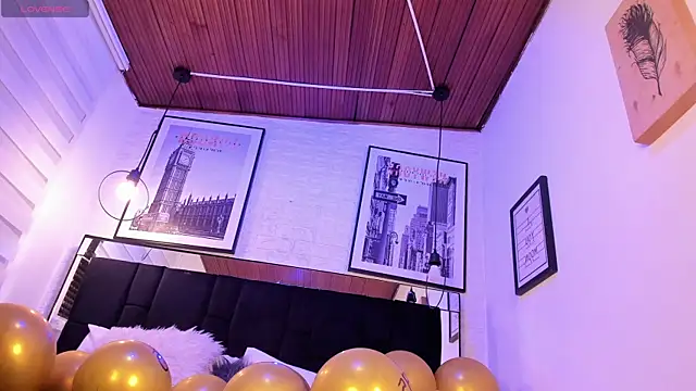 tylla  online show from November 7, 2025, 3:55 am