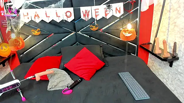 IVISBOUNCYASS online show from October 31, 2025, 12:46 pm