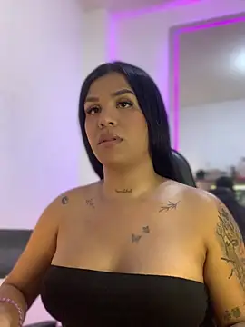 tinalove7 online show from April 22, 2026, 11:00 pm