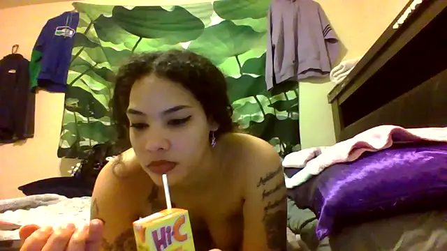 Snapshot of tastylolaaa chatting on February 5, 2025, 10:19 am tastylolaaa online show from February 5, 2025, 10:19 am