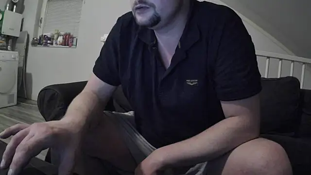 Snapshot of YourLoveBoyKevin chatting on February 14, 2025, 12:30 am YourLoveBoyKevin online show from February 14, 2025, 12:30 am