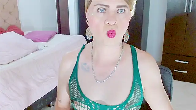 Dolldirtyxxx online show from July 11, 2026, 4:57 am