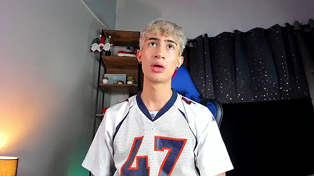 NovaaWheler online show from December 20, 2025, 6:44 pm