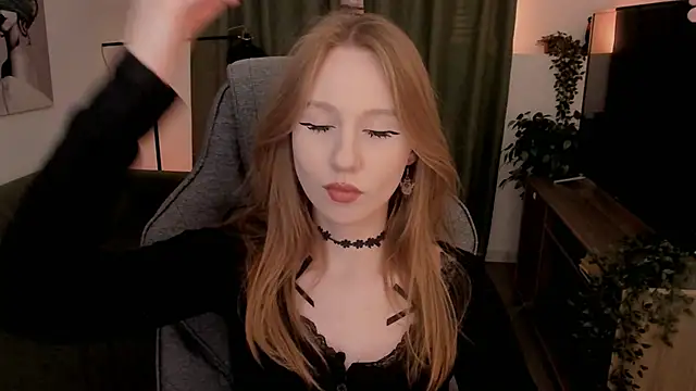 DariaTate online show from April 30, 2026, 12:01 pm