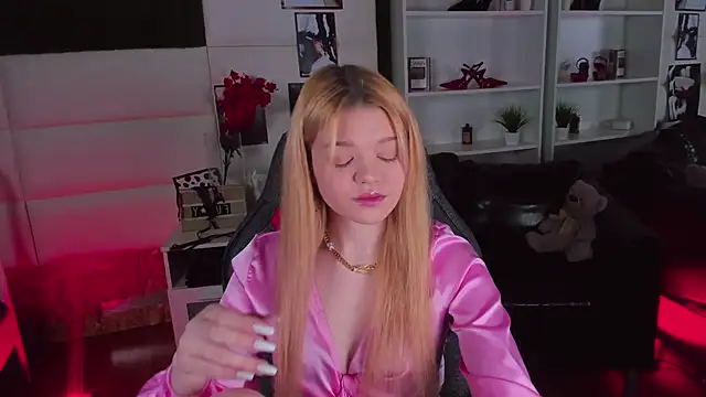 AdeleCartier online show from February 25, 2025, 2:36 am