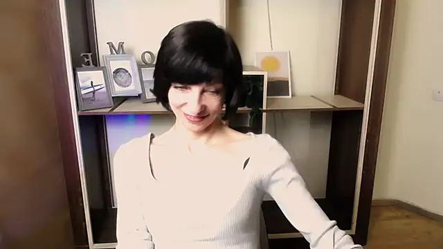  AngeliaFlow  online show from October 25, 2025, 7:18 am