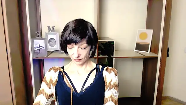  AngeliaFlow  online show from October 4, 2025, 6:59 am