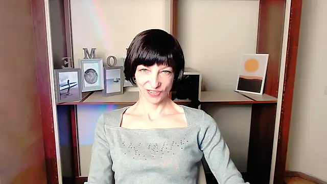  AngeliaFlow  online show from September 29, 2025, 7:04 am