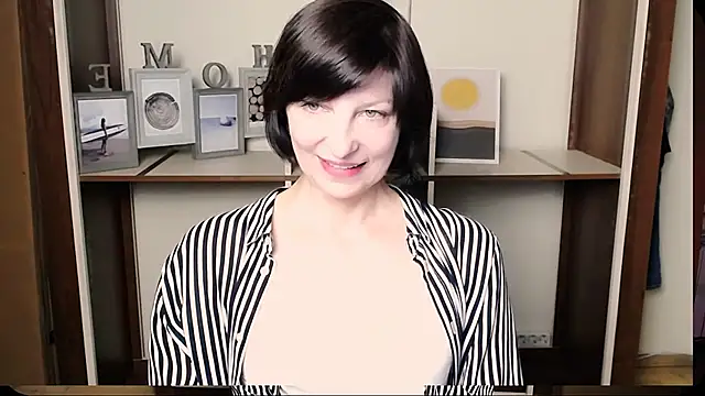Snapshot of _AngeliaFlow_ chatting on July 23, 2026, 7:38 am AngeliaFlow online show from July 23, 2026, 7:38 am