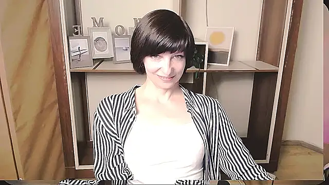 Snapshot of _AngeliaFlow_ chatting on May 14, 2026, 8:33 am AngeliaFlow online show from May 14, 2026, 8:33 am