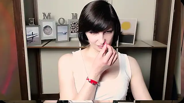 Snapshot of _AngeliaFlow_ chatting on August 5, 2026, 7:24 am AngeliaFlow online show from August 5, 2026, 7:24 am