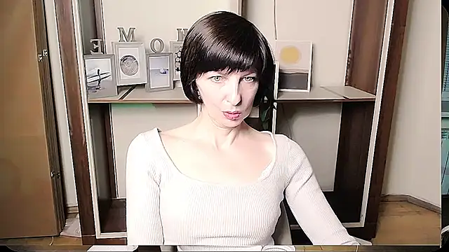 Snapshot of _AngeliaFlow_ chatting on June 14, 2026, 7:09 am AngeliaFlow online show from June 14, 2026, 7:09 am