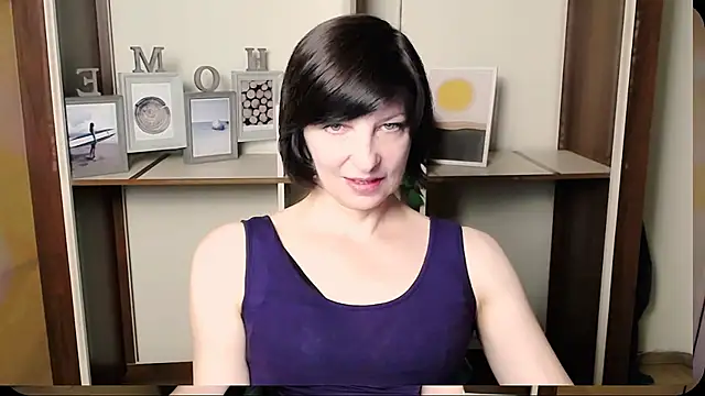 Snapshot of _AngeliaFlow_ chatting on August 6, 2026, 7:03 am AngeliaFlow online show from August 6, 2026, 7:03 am