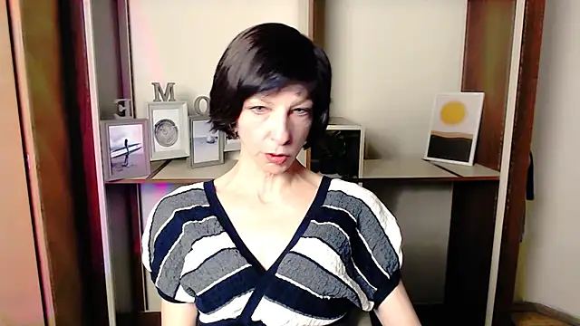  AngeliaFlow  online show from October 2, 2025, 6:39 am