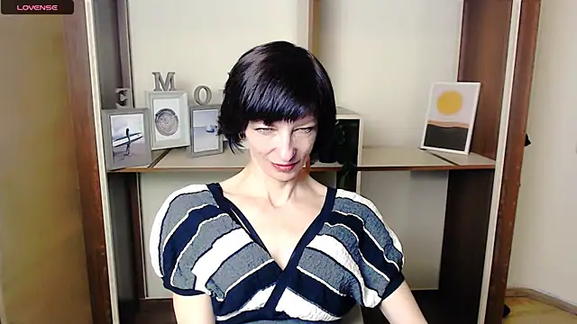  AngeliaFlow  online show from October 7, 2025, 6:47 am