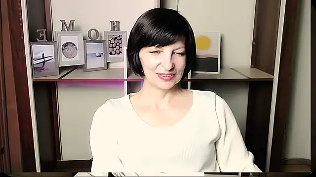 Snapshot of _AngeliaFlow_ chatting on July 6, 2026, 10:00 am AngeliaFlow online show from July 6, 2026, 10:00 am