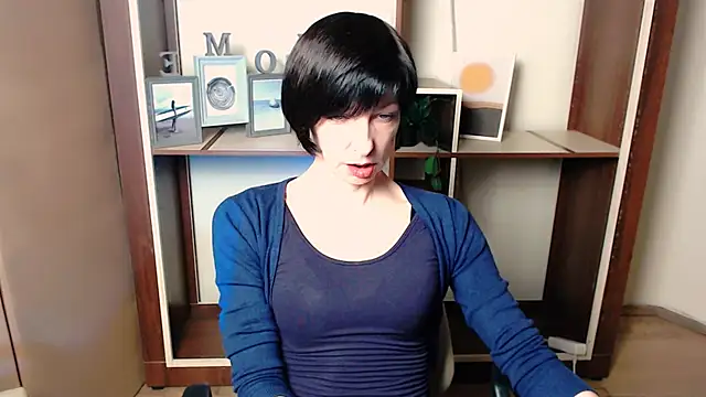  AngeliaFlow  online show from December 16, 2025, 7:12 am