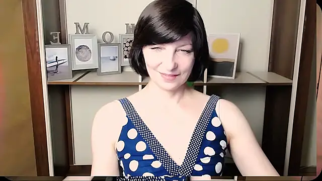 Snapshot of _AngeliaFlow_ chatting on August 4, 2026, 7:02 am AngeliaFlow online show from August 4, 2026, 7:02 am